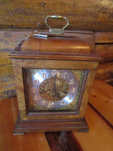lot 32 image: Clock 11x15x7