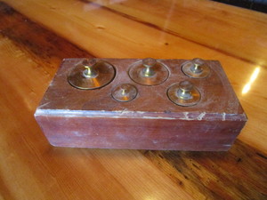 lot 34 image: Bass Gold Balance Scale Weights