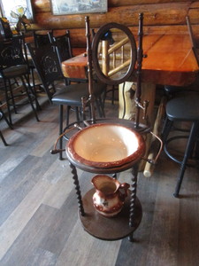 lot 39 image: Washing Sink Stand & Mirror 24x52