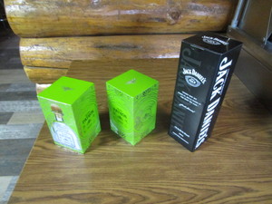 lot 125 image: Whiskey & Vodka Tins