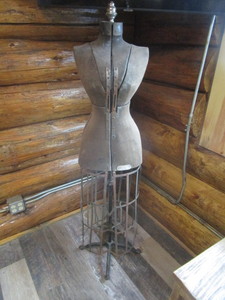 lot 173 image: Dress Form