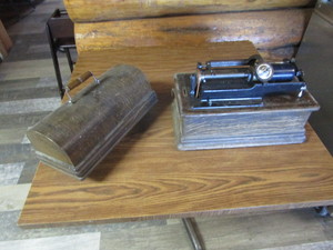 lot 210 image: Edison Home Phonograph 16 12x9 12x12