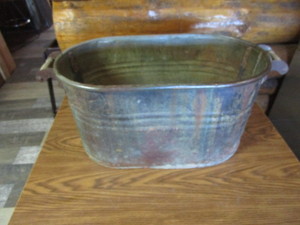 lot 213 image: Copper Boiling Tub 24x13x13