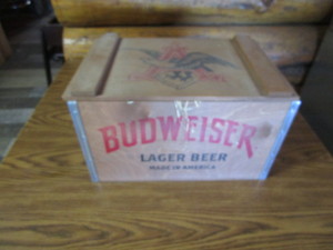 lot 226 image: Budweiser Collectable Cate & Bottles 11X11X17