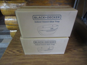 lot 122 image: Black & Decker Insect Glue Traps