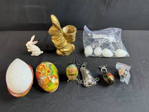 lot 61 image: VTG Easter Rabbit Decor and Decorative VTG Egg Collection