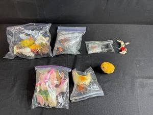 lot 63 image: Collection of Vintage Easter Ornaments and Figurines