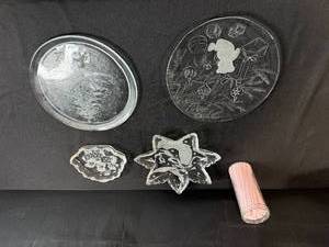 lot 72 image: Holiday Serving Set with Decorative Plates and Jar of Red Striped Straws