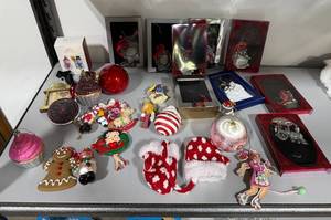 lot 79 image: Collection of Christmas Ornaments and Things Remembered Keepsakes