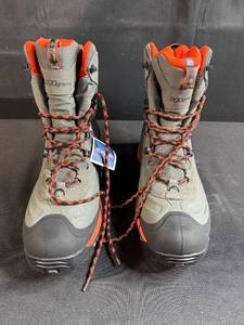 lot 81 image: Columbia Bugaboot Plus Mens Size 12 Winter Boots - Black and Spicy Orange in Box