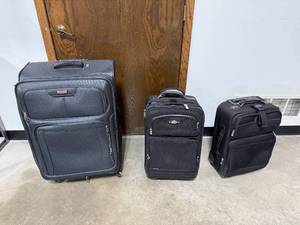 lot 91 image: Set of 3 Black Luggage Suitcases Ricardo and American Tourister