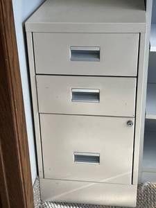 lot 95 image: 3-Drawer Metal File Cabinet, 29x15x18 Inches