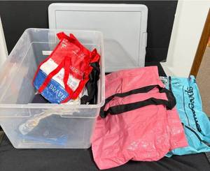 lot 122 image: Assorted Reusable Grocery Tote Bags and Plastic Storage Bin