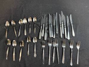 lot 147 image: Assorted Stainless Steel Flatware Set Including Knives, Forks, and Spoons