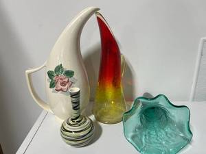 lot 167 image: Red Wing Pottery Vase & Collection of 4 Vintage Art Glass and Pottery Vase