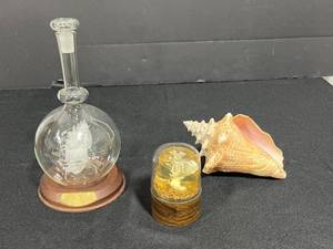 lot 173 image: Collection of Nautical Decor Items - Mary Rose Glass Ship, Conch Shell, Sea Horse Embedment
