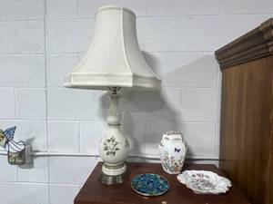 lot 198 image: Antique Decorative Floral Lamp with Porcelain Aynsley Bone China Dish and Vase Collection