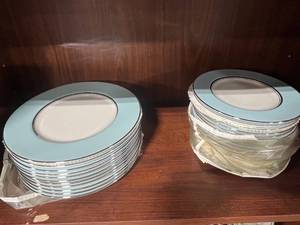 lot 199 image: VTG Set of Castleton Turquoise China Salad & Dessert Plates
