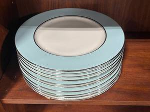 lot 201 image: VTG Set of 10 Castleton China Turquoise Dinner Plates