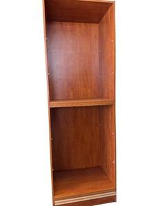 lot 142 image: 7 shelf Bookshelf