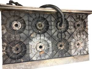 lot 185 image: Vulcan 36 Commercial Gas Countertop hot plate