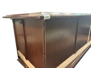 lot 207 image: L Shaped Wooden Shaped Bar