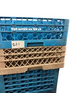 lot 211 image: 25 cup crate