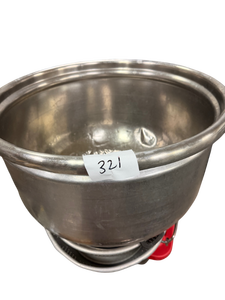 lot 321 image: large pot with no lid