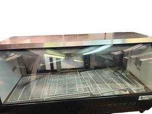 lot 206 image: Avantco DLC82-HC-B 82 Black Curved Glass Refrigerated Deli Case