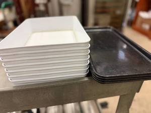 lot 132 image: Serving Plate & Trays