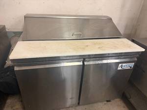 lot 194 image: Beverage-Air SPE60HC-10 60 2-Door Stainless Steel Refrigerated Sandwich Prep Table