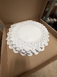 lot 392 image: White Doilies 16