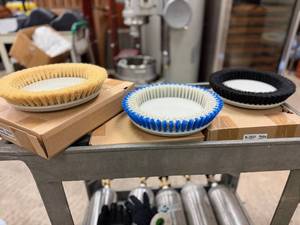 lot 400 image: Prolux Brushes (assorted)