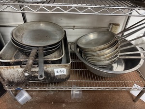 lot 255 image: Restaurant Pans