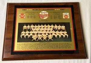 lot 70A image: Minnesota Twins 1987 World Series Champions Baseball Plaque