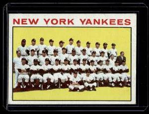 lot 184 image: New York Yankees (Mickey Mantle) 1964 Topps #433 Vintage Baseball Card