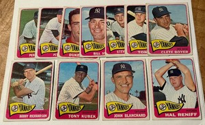 lot 230 image: 1965 Topps 11-Card New York Yankees Vintage Baseball Lot