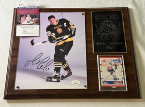 lot 8B image: Mario Lemieux Signed Photo with JSA COA Strohs Hockey Plaque With Card