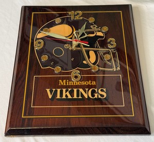 lot 129A image: Minnesota Vikings Football Vintage Clock, Working