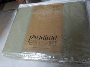 lot 25 image: Twin Size Bed Skirt...