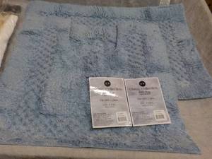 lot 37 image: 2 Classy Collection Bath Rugs 20 x ...