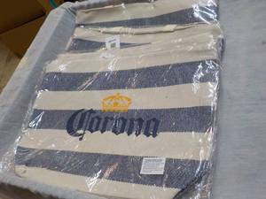 lot 82 image: 4 Corona Canvas Bags 20 x 15...