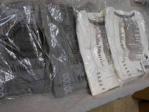 lot 146 image: 4 Hydra Flask T-shirts size L...