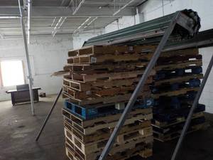 lot 68 image: Rollup door with Hardware 10 ft wid...