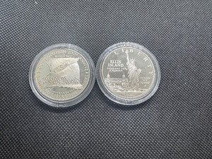 lot 78 image: Two Commemorative Silver Dollars 1986-S Proof Statue of Liberty and 1987-S Uncirculated We The People