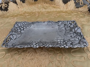 lot 38 image: Arthur Court 1996 Grape Pattern Aluminum Serving Tray (12 x 6)