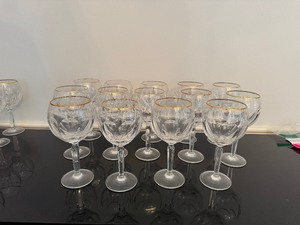 lot 46 image: Vintage Crystal Water Goblets or Red Wine Glasses with Gold Trim (Qty 15)