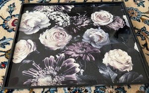 lot 22 image: Rose Design Serving Tray 18 x 14 x 12 Lip