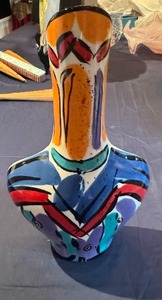 lot 81 image: Ganz Kathryn Youngs Bella Casa Hand-painted Ceramic Flat Back Vase