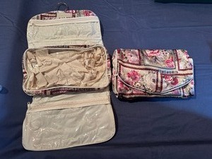 lot 82 image: Hanging Floral Toiletries Travel Cases